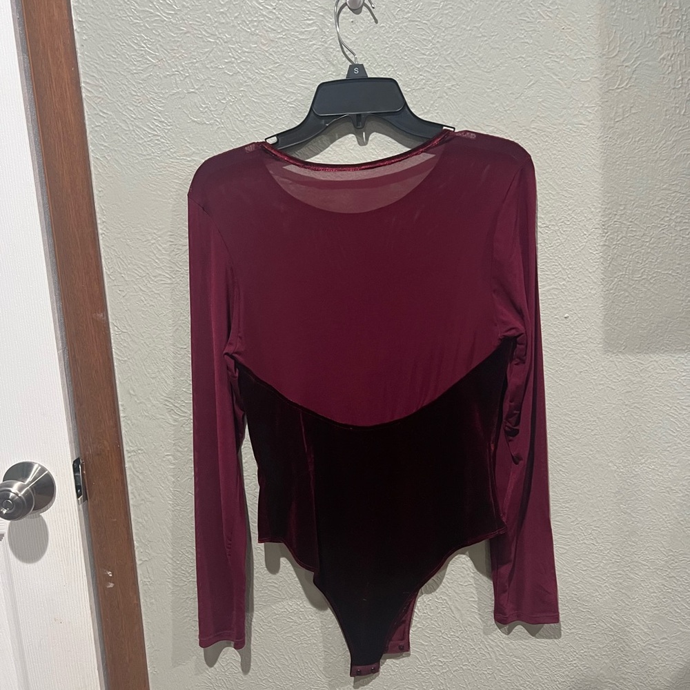 HYFVE Burgundy Velvet Long Sleeve Bodysuit Size L NWT - Picture 3 of 4